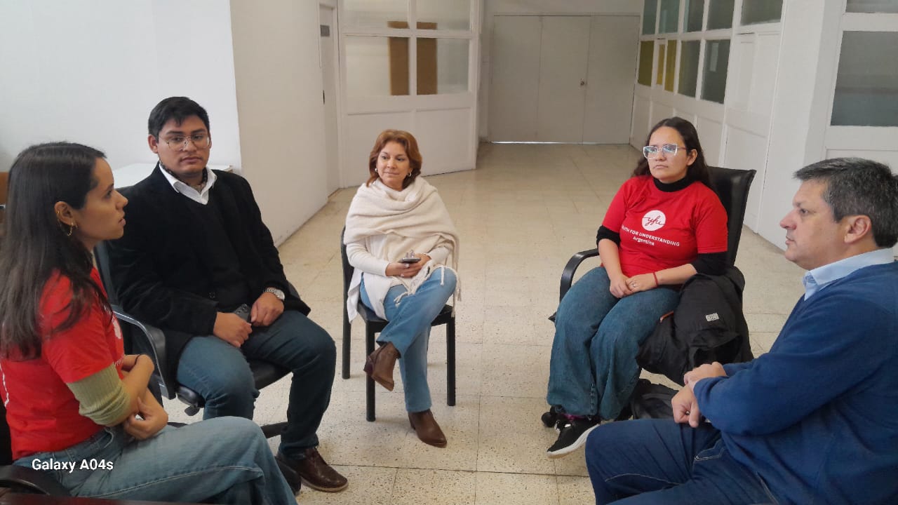REFERENTES DE UNA ORGANIZACIÓN DE INTERCAMBIO ESTUDIANTIL INTERNACIONAL SE REUNIERON CON EL VICE INTENDENTE Y CONCEJALES